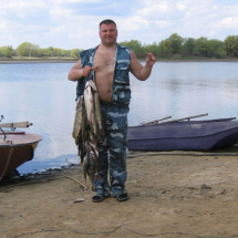 Самый удачливый рыболов на Ахтубе около посёлка Селитренное Астраханской области